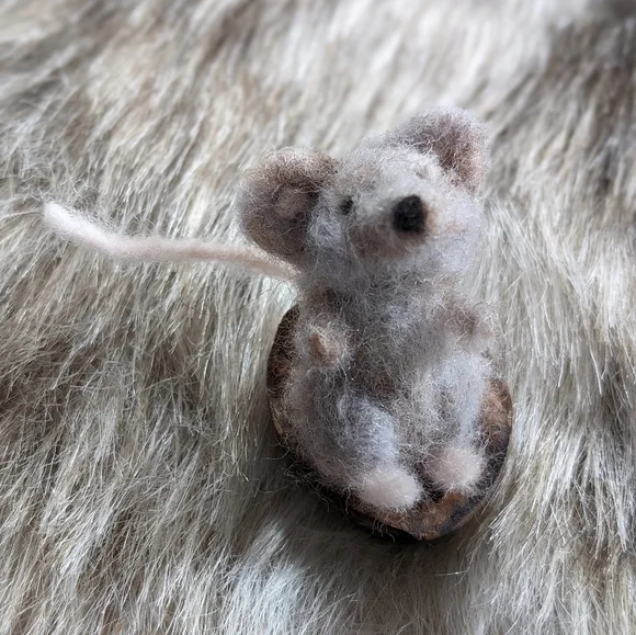 Life-size Mouse Soft Sculpture Handmade - Picture 4 of 8